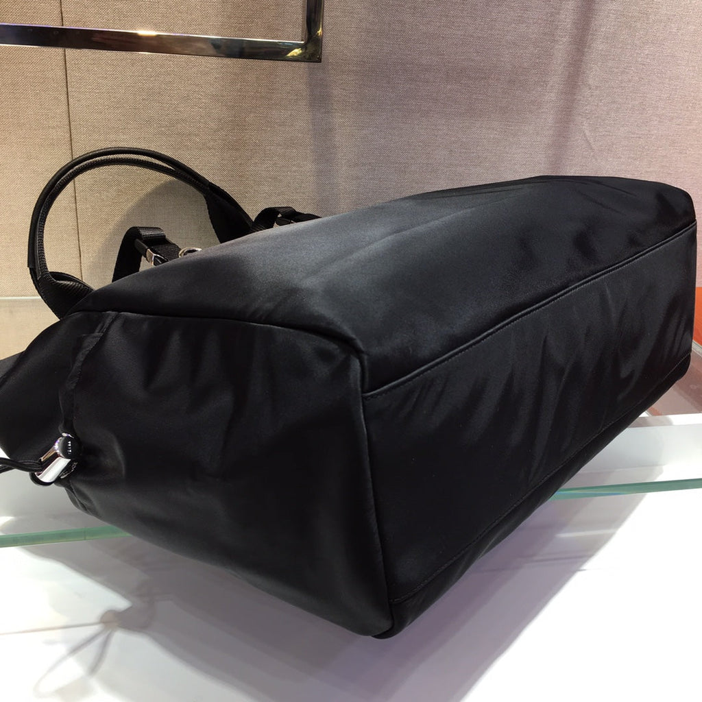 Prada Shopping Bag 40 in Black Nylon Fabric