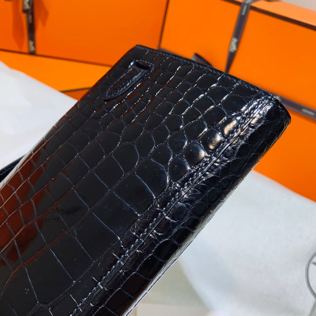 Hermes Kelly Cut 31 in Black Shiny Alligator Leather with Gold Hardware Bag