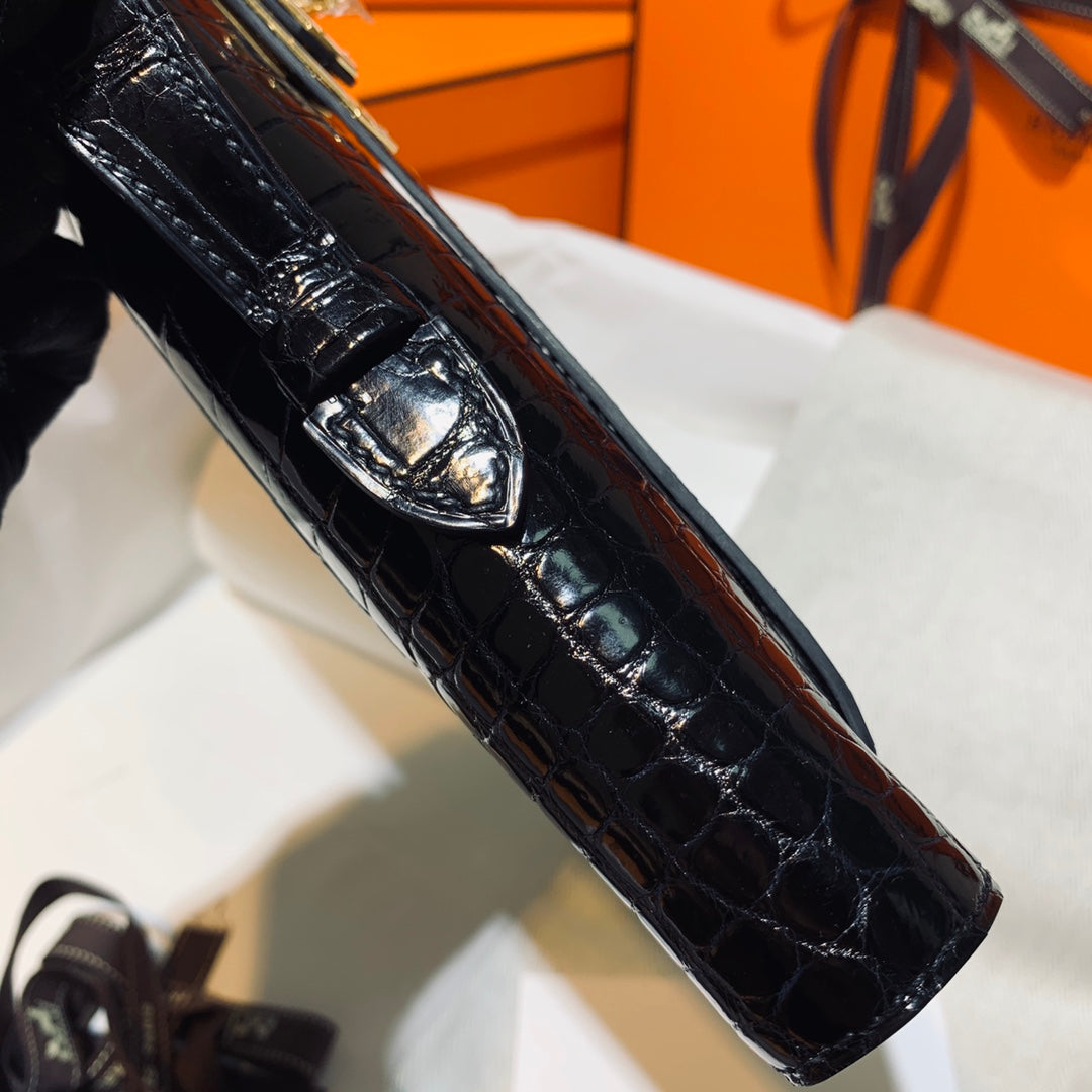 Hermes Kelly Cut 31 in Black Shiny Alligator Leather with Gold Hardware Bag