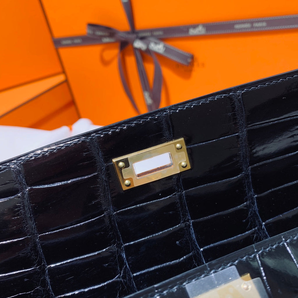 Hermes Kelly Cut 31 in Black Shiny Alligator Leather with Gold Hardware Bag
