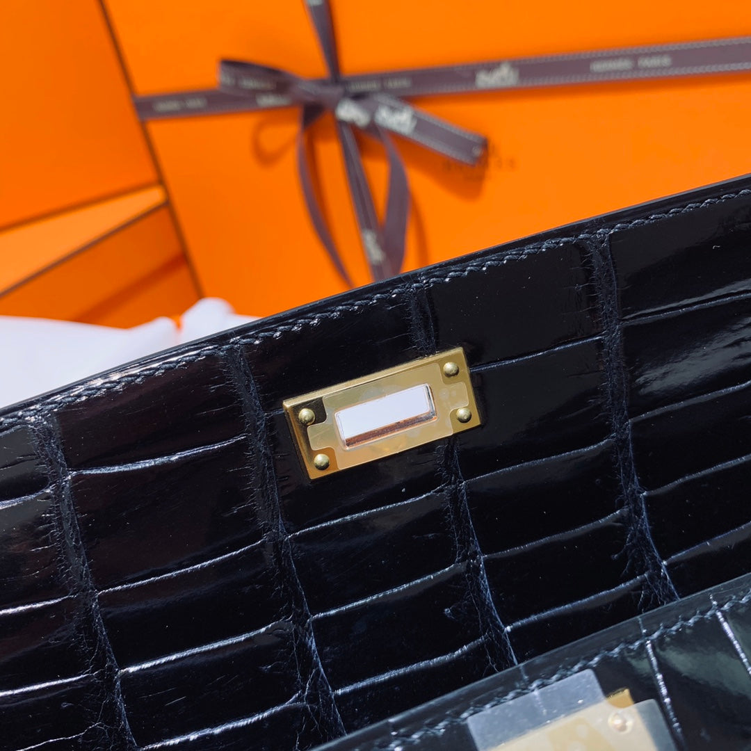Hermes Kelly Cut 31 in Black Shiny Alligator Leather with Gold Hardware Bag