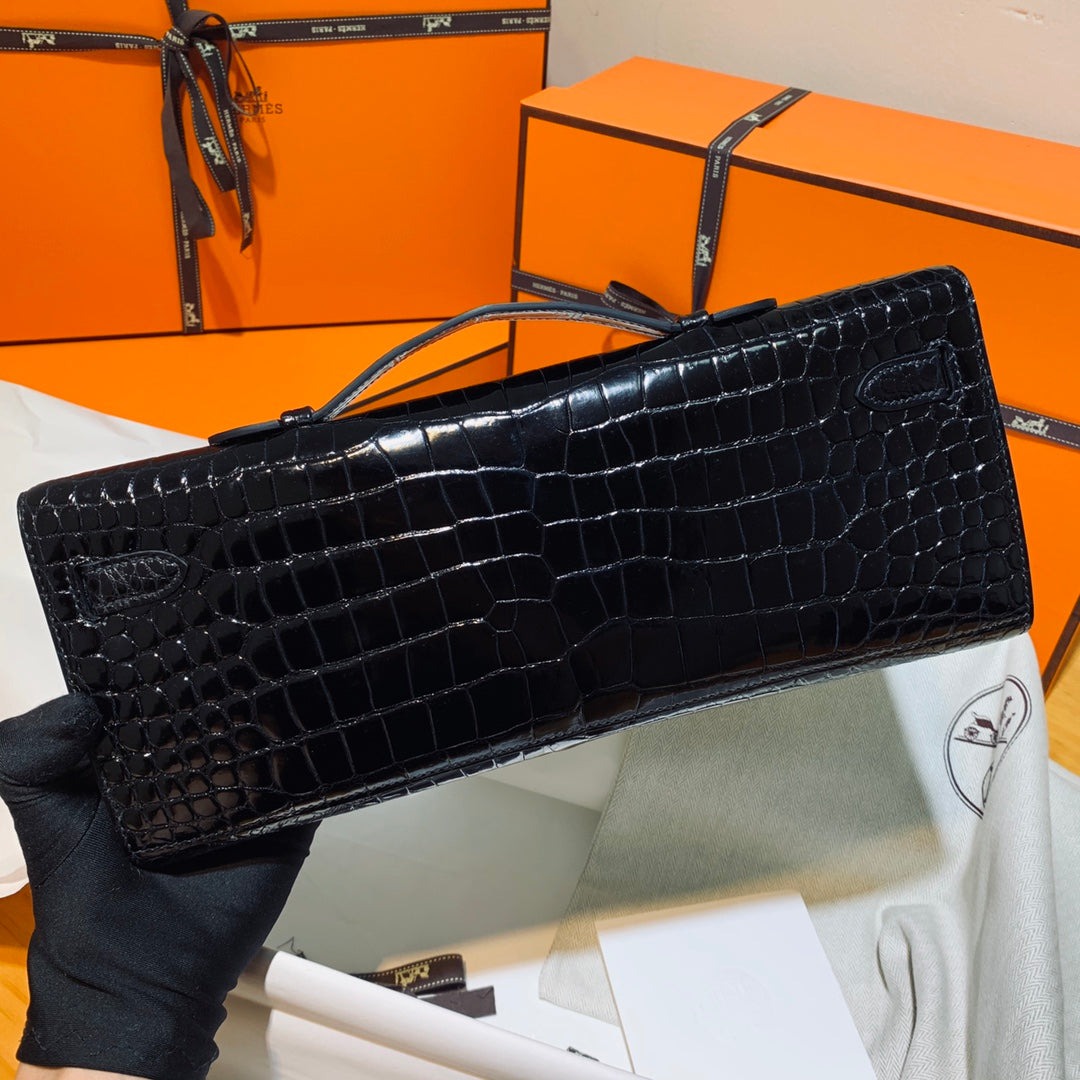 Hermes Kelly Cut 31 in Black Shiny Alligator Leather with Gold Hardware Bag