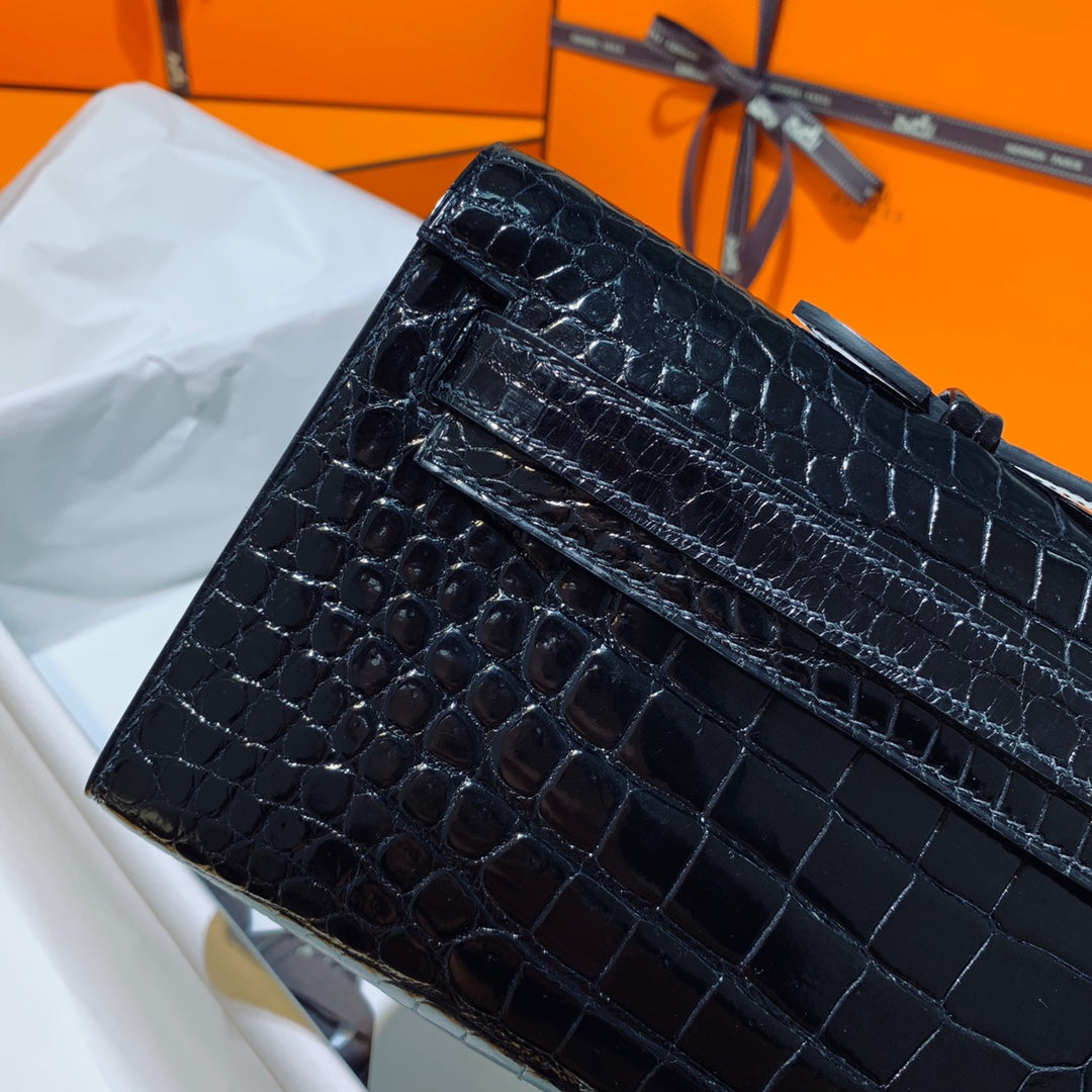 Hermes Kelly Cut 31 in Black Shiny Alligator Leather with Gold Hardware Bag