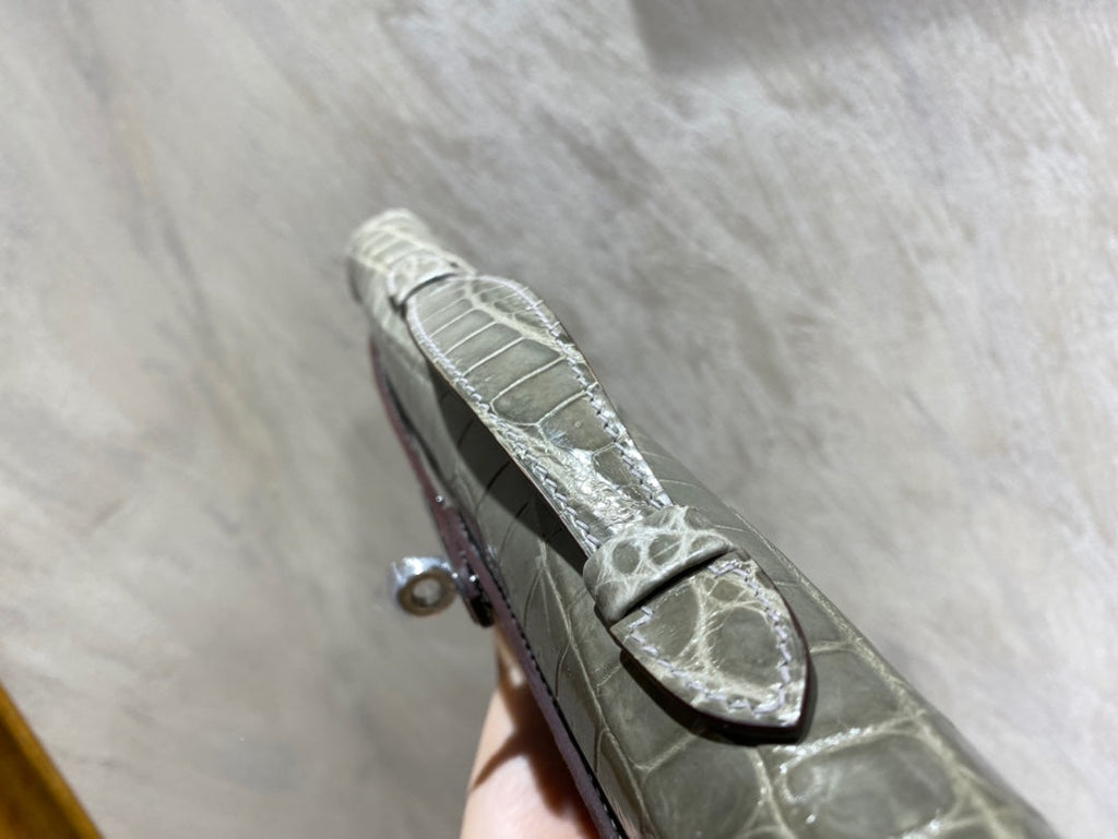 Hermes Kelly Cut 31 in Ash Gray Shinny Alligator Leather with Silver Hardware Bag