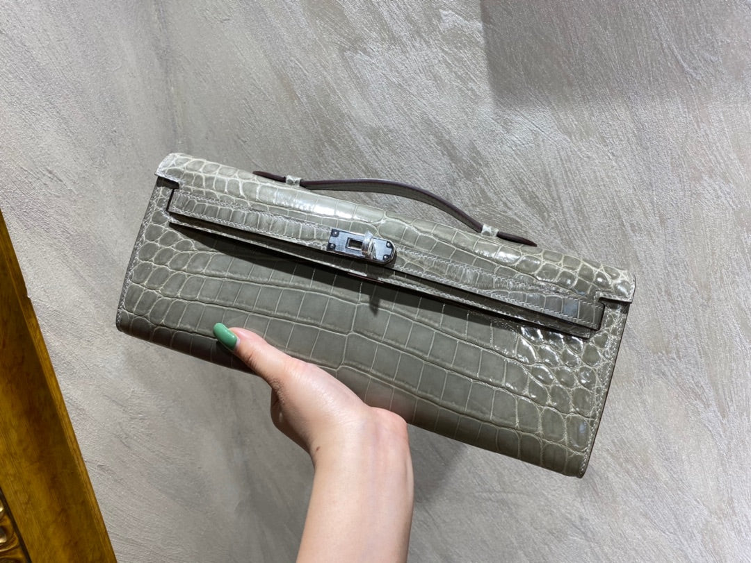 Hermes Kelly Cut 31 in Ash Gray Shinny Alligator Leather with Silver Hardware Bag