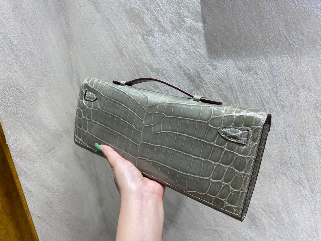 Hermes Kelly Cut 31 in Ash Gray Shinny Alligator Leather with Silver Hardware Bag