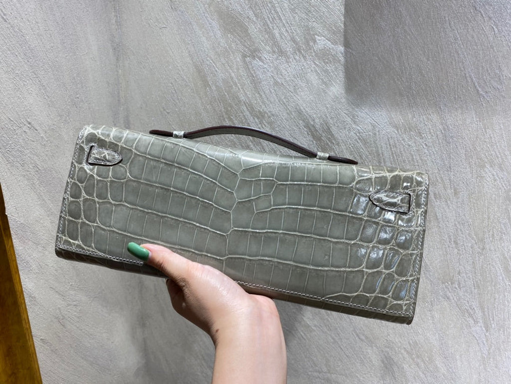 Hermes Kelly Cut 31 in Ash Gray Shinny Alligator Leather with Silver Hardware Bag