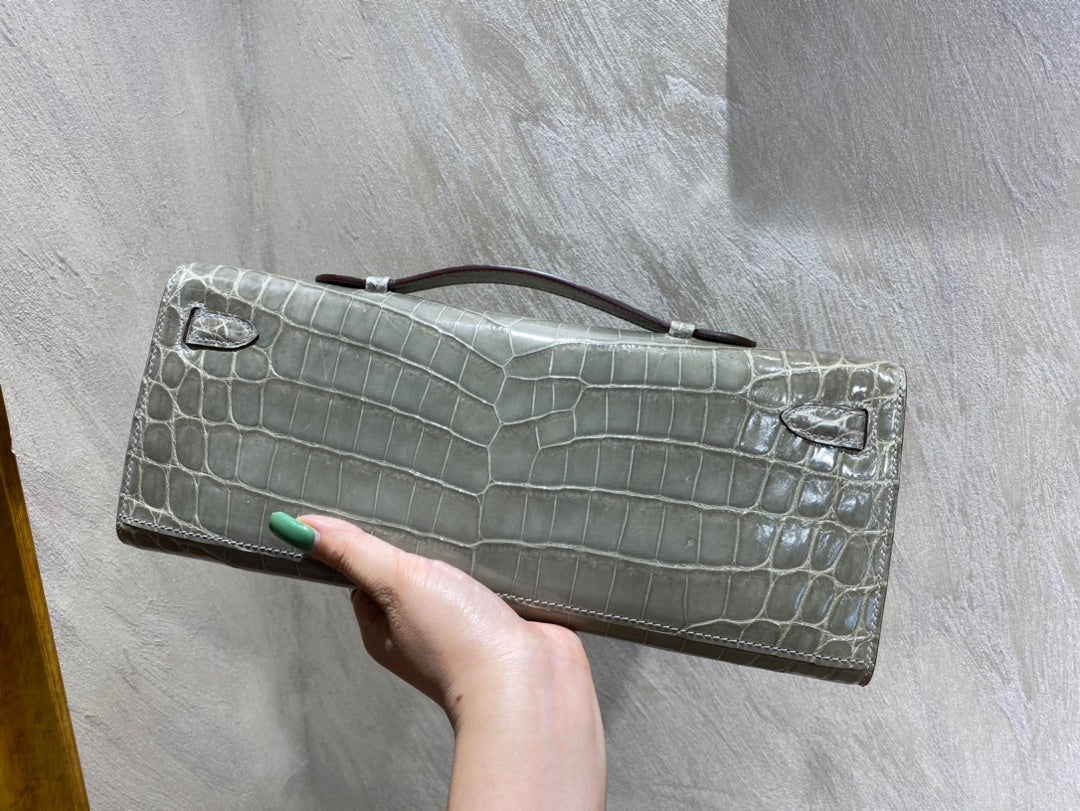 Hermes Kelly Cut 31 in Ash Gray Shinny Alligator Leather with Silver Hardware Bag