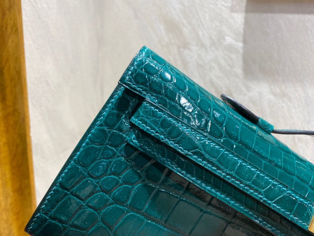 Hermes Kelly Cut 31 in Pine Green Shinny Alligator Leather with Gold Hardware Bag