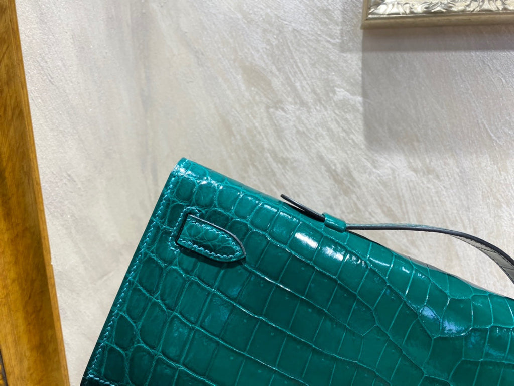 Hermes Kelly Cut 31 in Pine Green Shinny Alligator Leather with Gold Hardware Bag