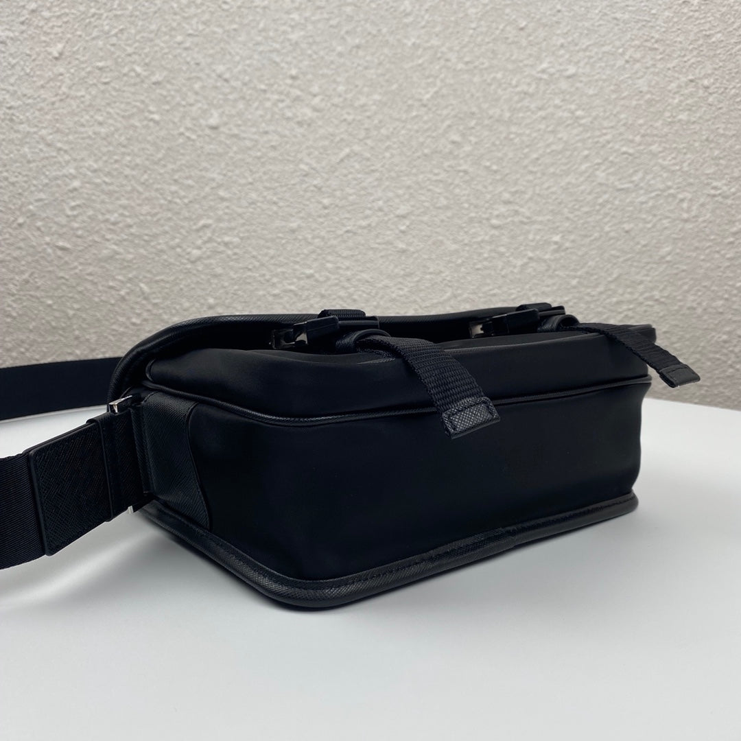 Prada Messenger Bag 22 in Black Re-Nylon