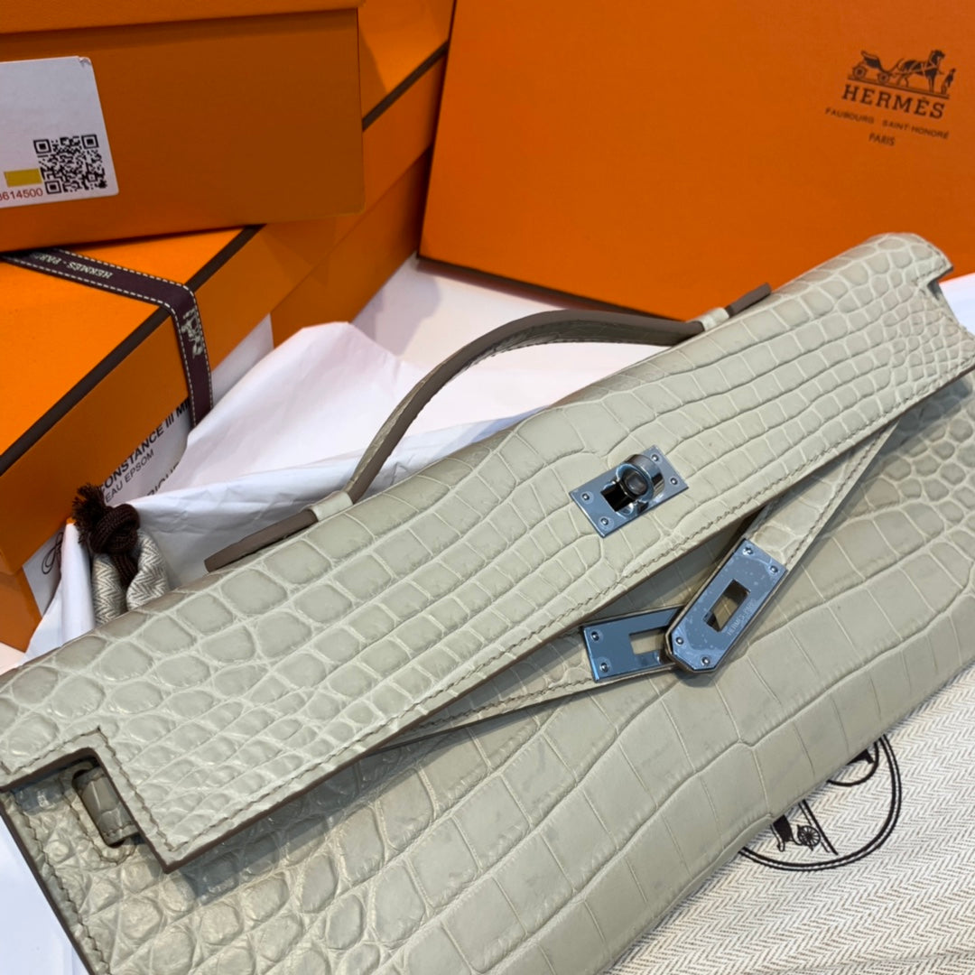 Hermes Kelly Cut 31 in Pearl Gray Alligator Leather with Silver Hardware Bag