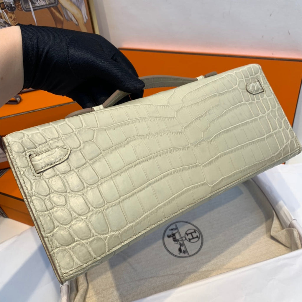 Hermes Kelly Cut 31 in Pearl Gray Alligator Leather with Silver Hardware Bag