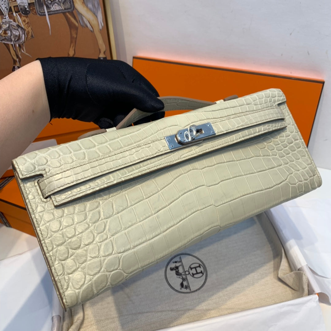 Hermes Kelly Cut 31 in Pearl Gray Alligator Leather with Silver Hardware Bag