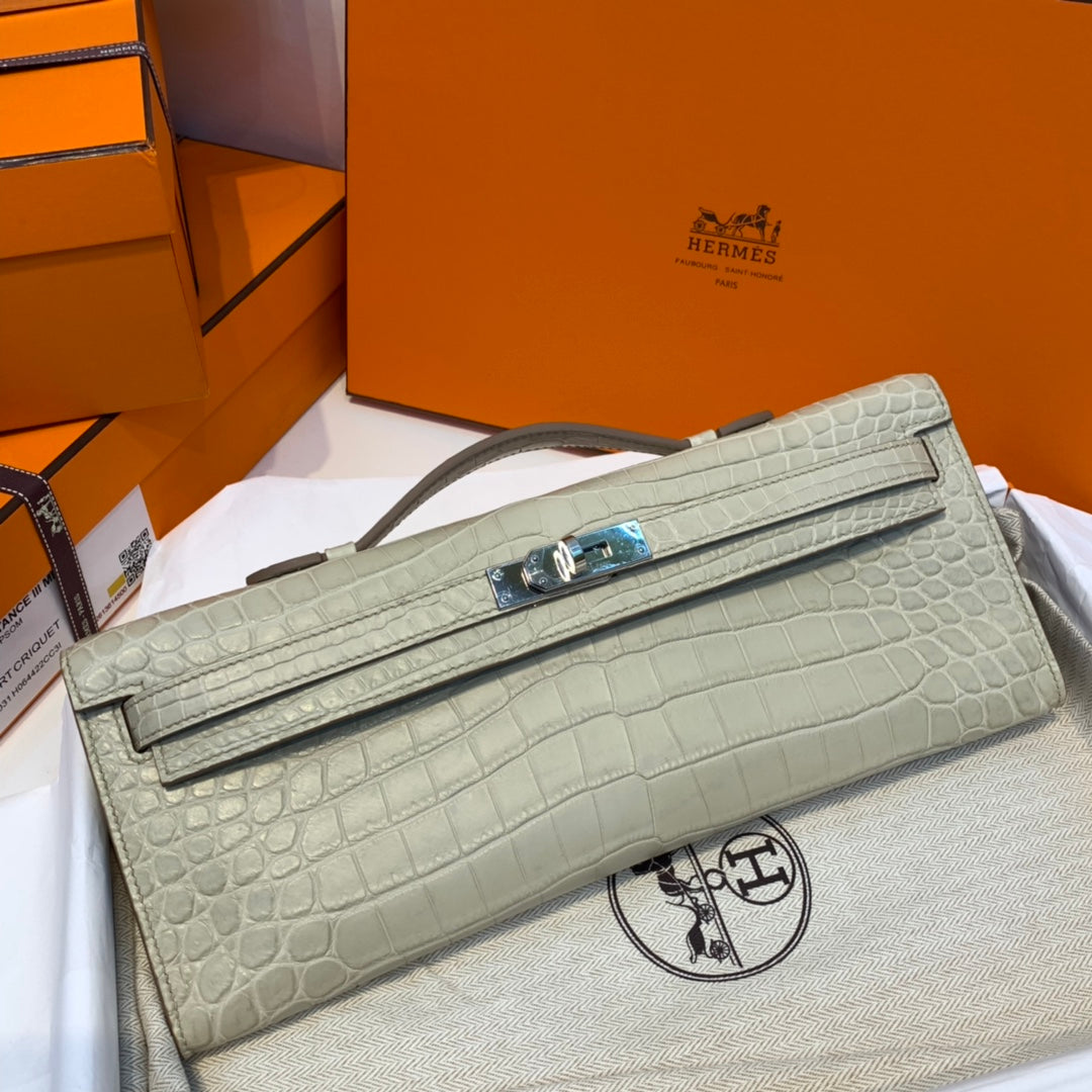 Hermes Kelly Cut 31 in Pearl Gray Alligator Leather with Silver Hardware Bag