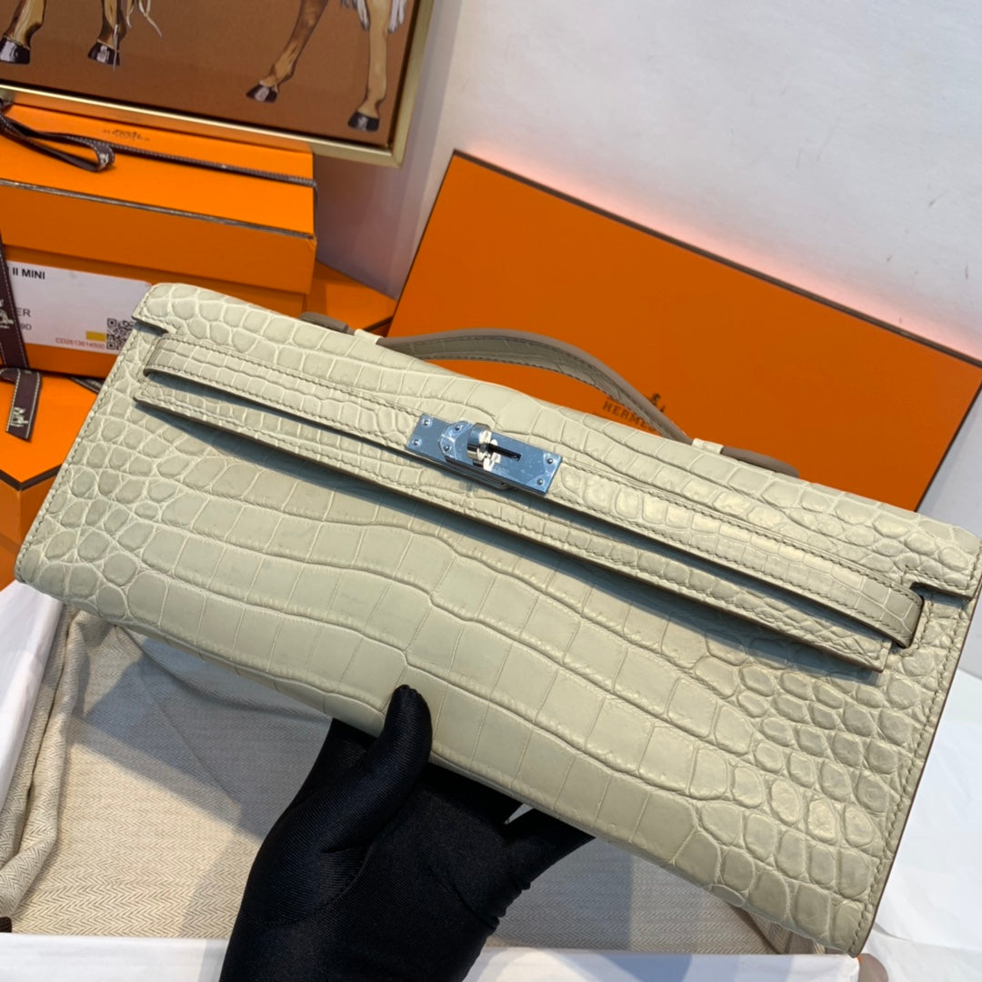 Hermes Kelly Cut 31 in Pearl Gray Alligator Leather with Silver Hardware Bag