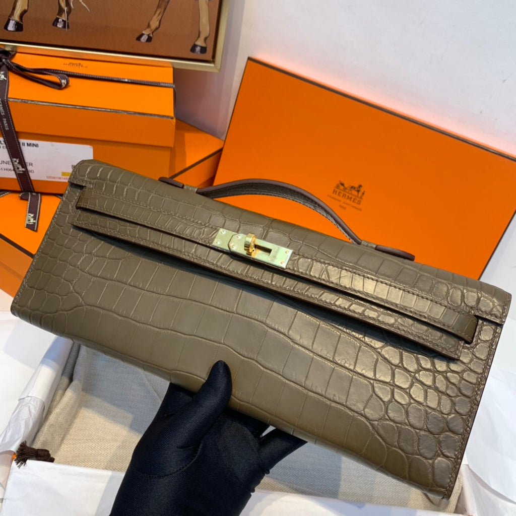 Hermes Kelly Cut 31 in Mocha Brown Alligator Leather with Gold Hardware Bag