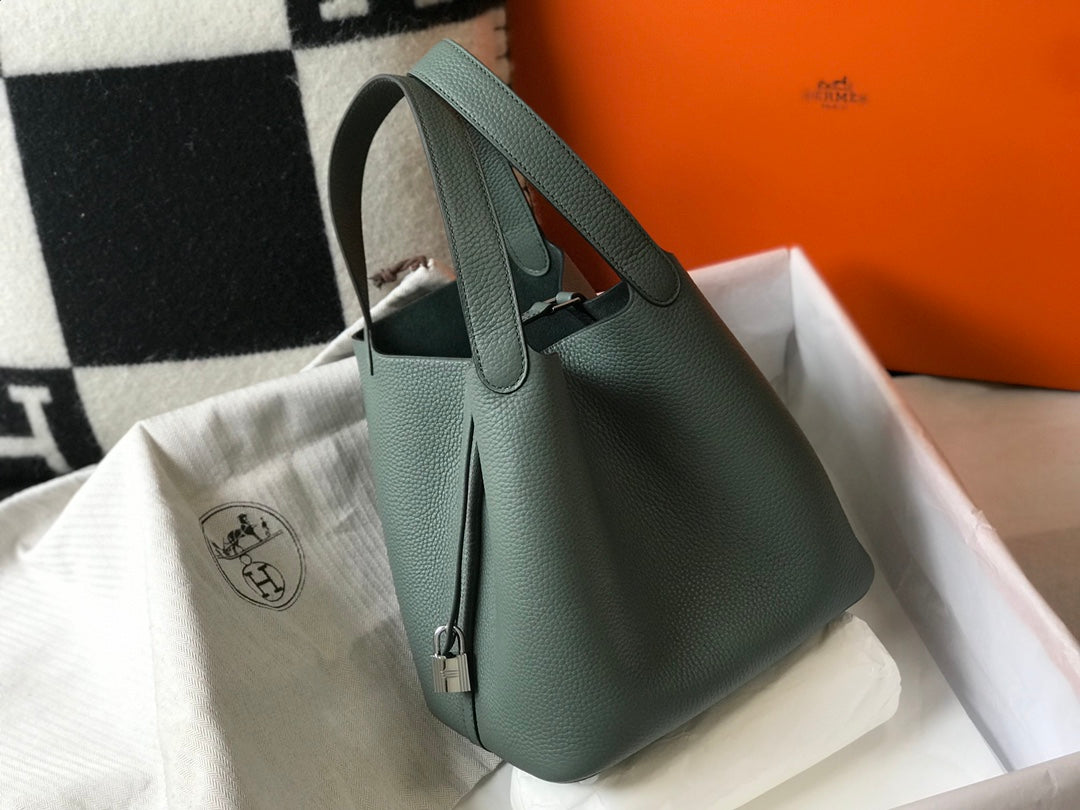 Hermes Picotin Lock 22 Grass Green Togo Shw Bag