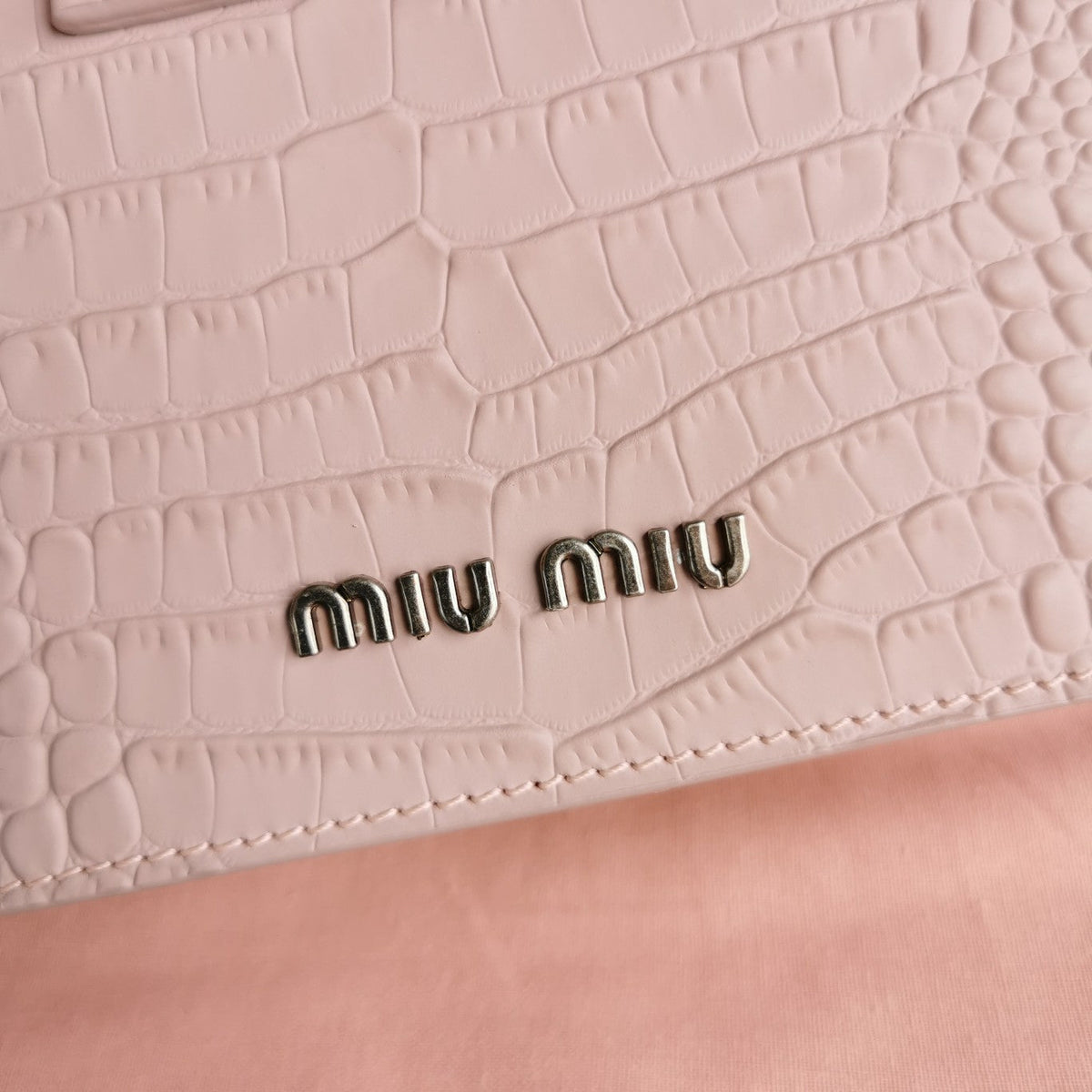 Lady 20 Handbag in Crocodile Pattern Light Pink Calfskin