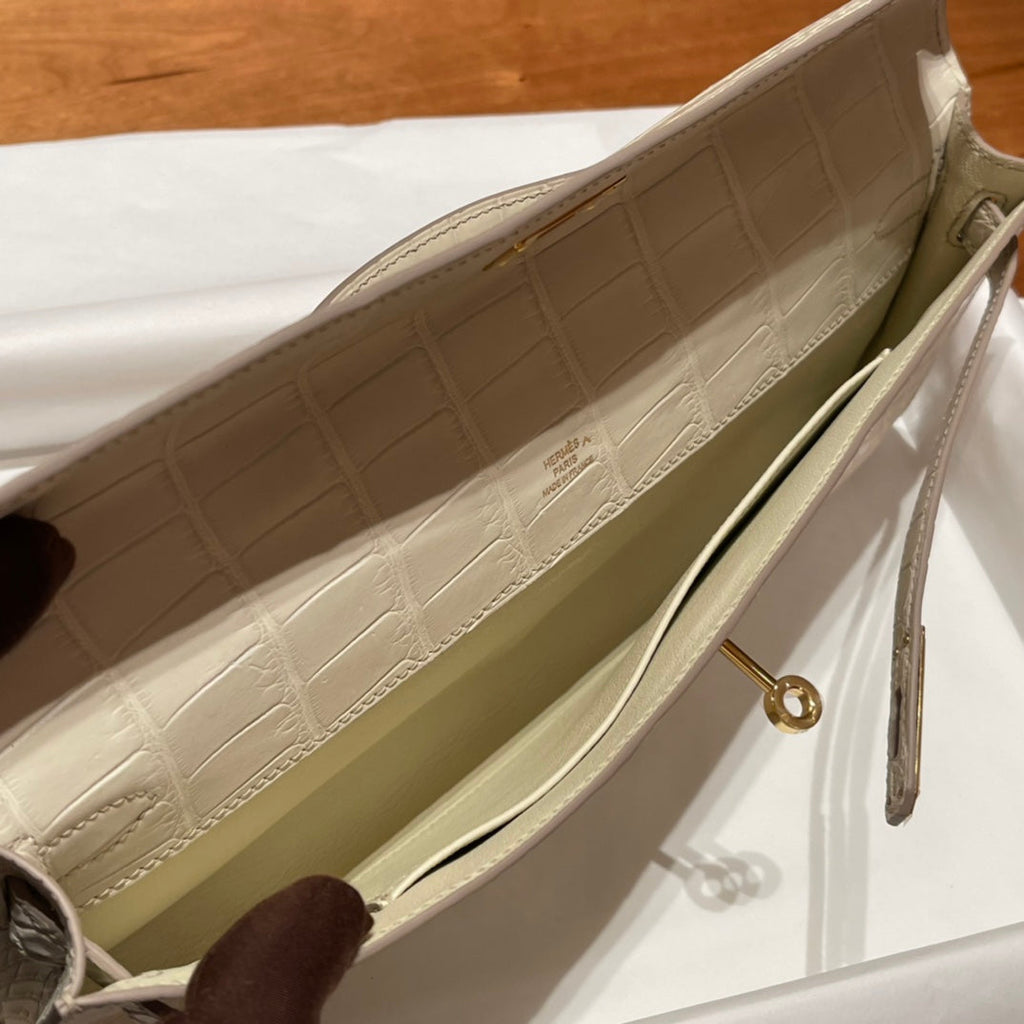 Hermes Kelly Cut 31 in White Cream Alligator Leather with Gold Hardware Bag