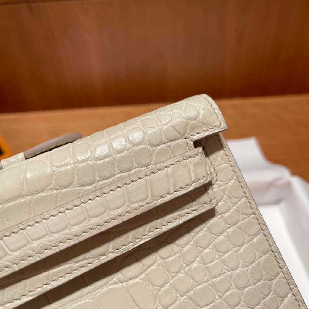 Hermes Kelly Cut 31 in White Cream Alligator Leather with Gold Hardware Bag