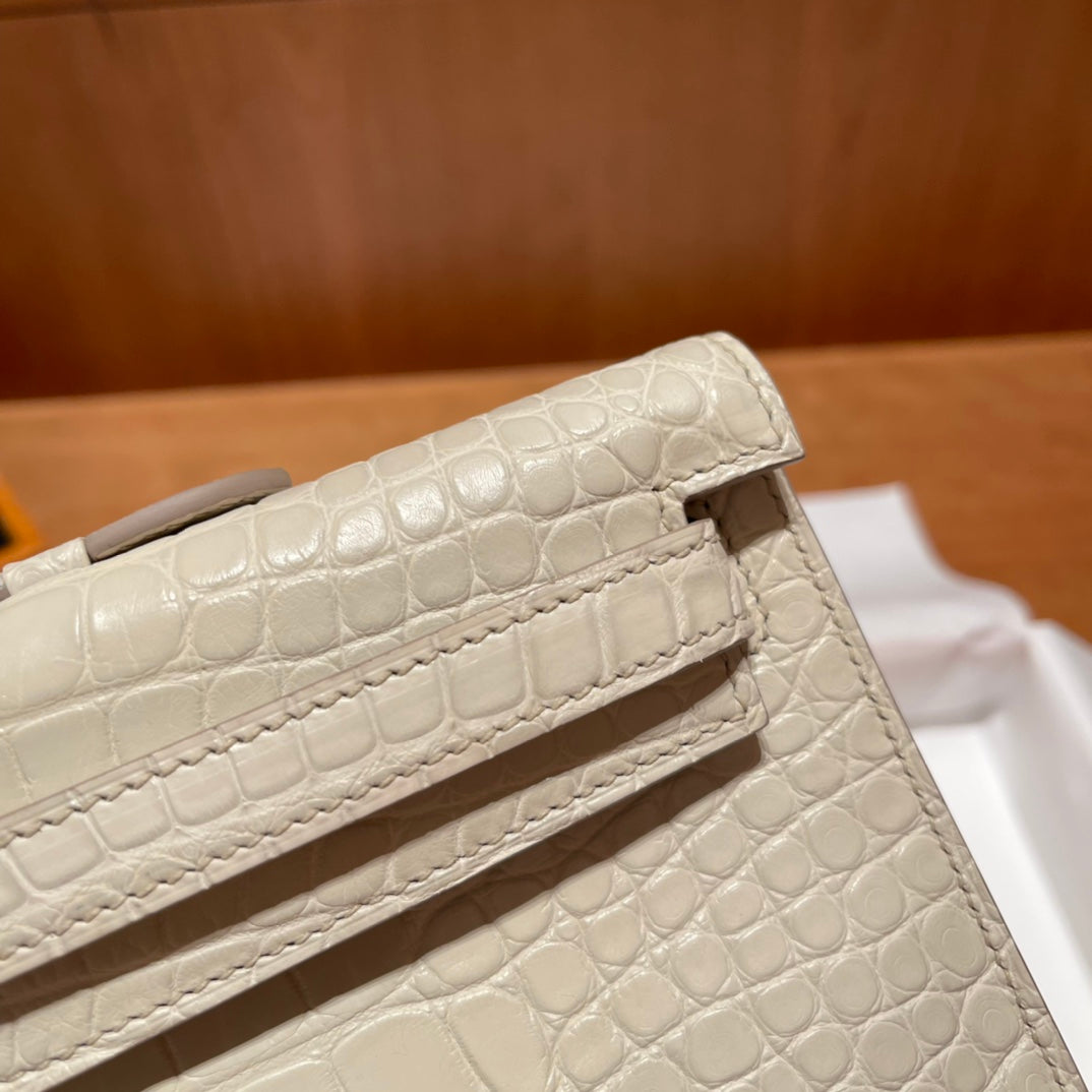Hermes Kelly Cut 31 in White Cream Alligator Leather with Gold Hardware Bag