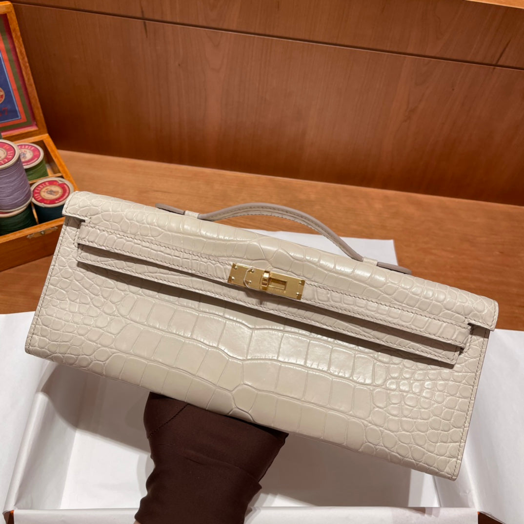 Hermes Kelly Cut 31 in White Cream Alligator Leather with Gold Hardware Bag