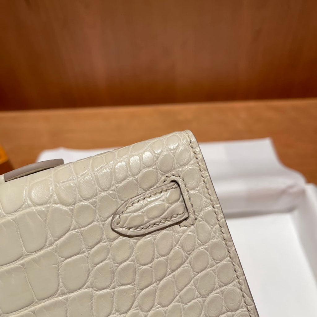 Hermes Kelly Cut 31 in White Cream Alligator Leather with Gold Hardware Bag
