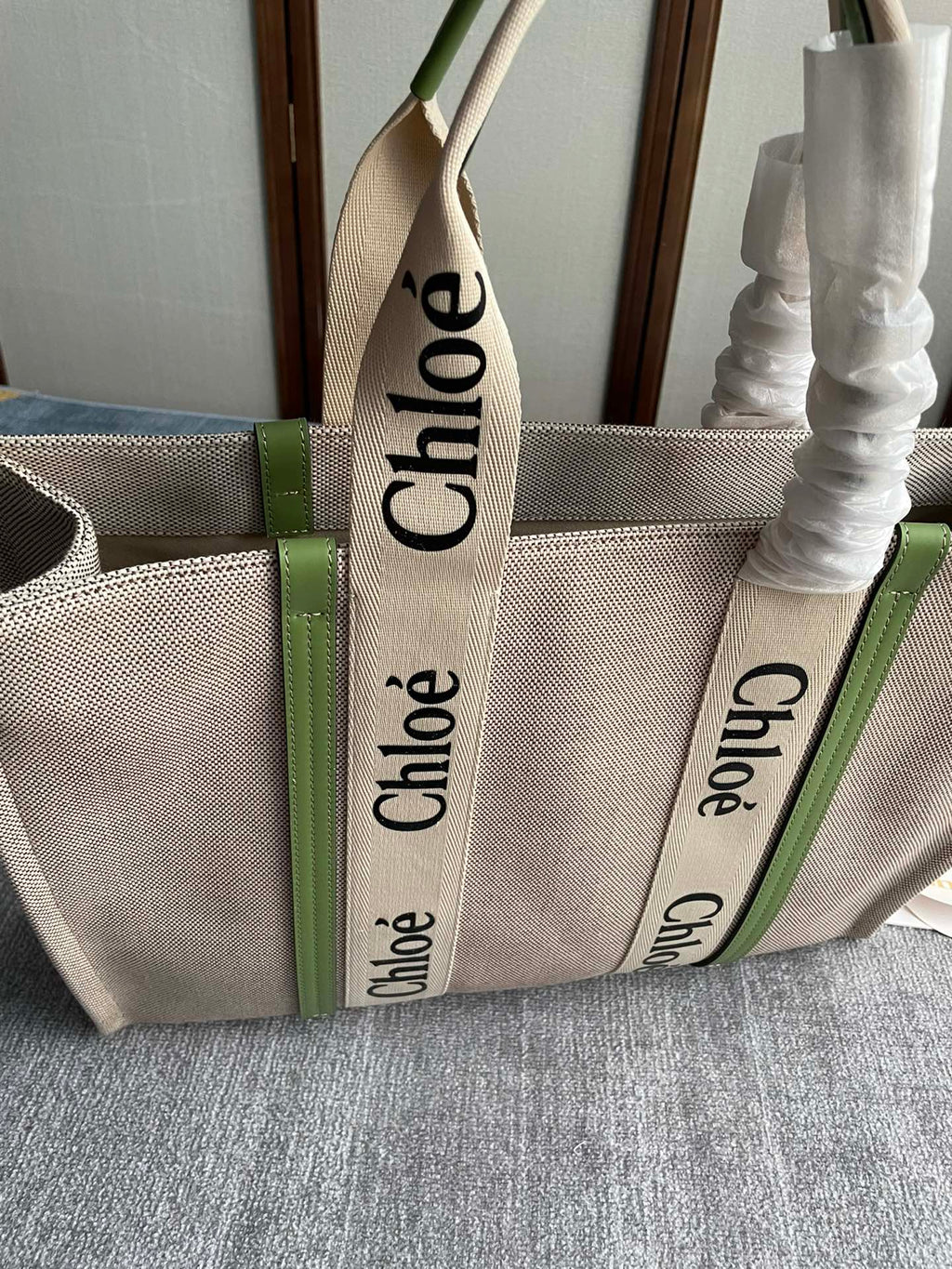 Lagre Woody Tote Bag 45 in Beige Linen Canvas Black Webbing Logo Embroider Green Calfskin