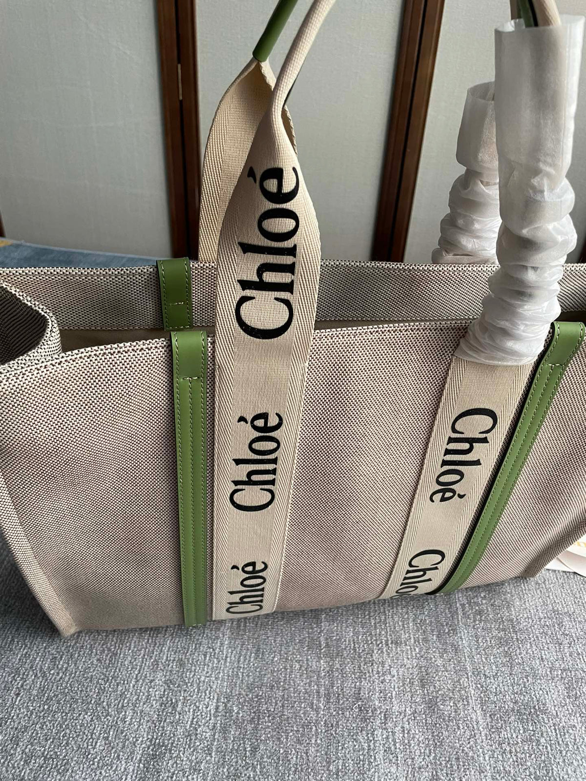 Lagre Woody Tote Bag 45 in Beige Linen Canvas Black Webbing Logo Embroider Green Calfskin
