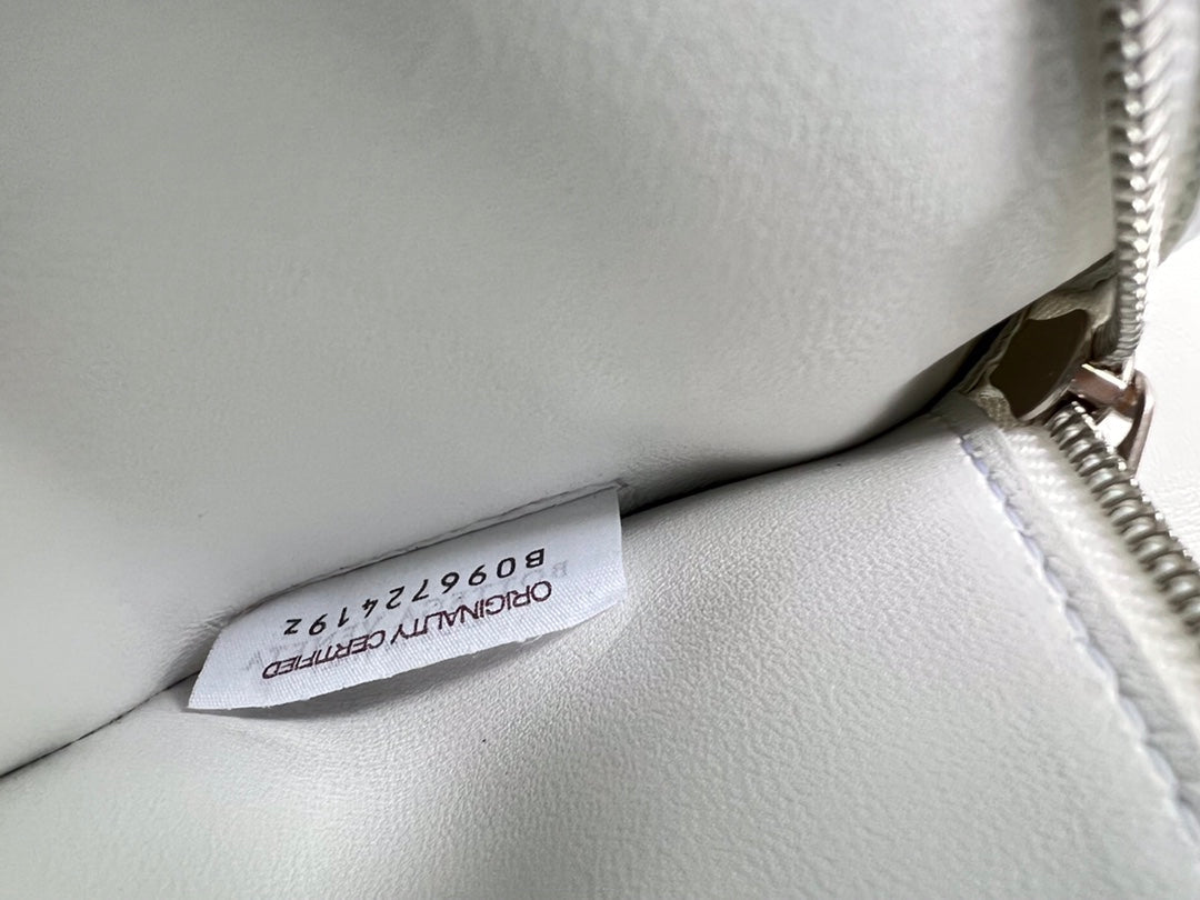 Bottega Veneta Small Cassette 23 in White Fringed Calfskin Bag