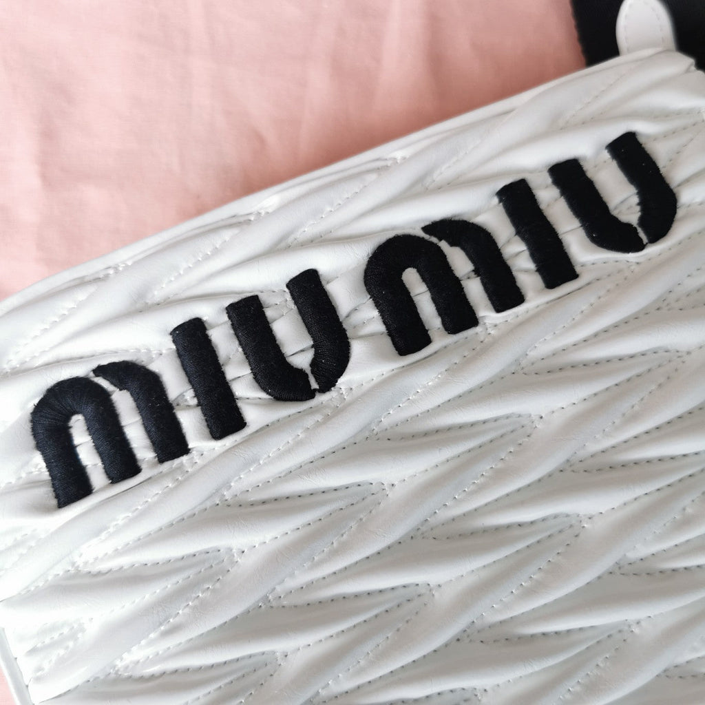 Tote 18 Bag in White Calfskin