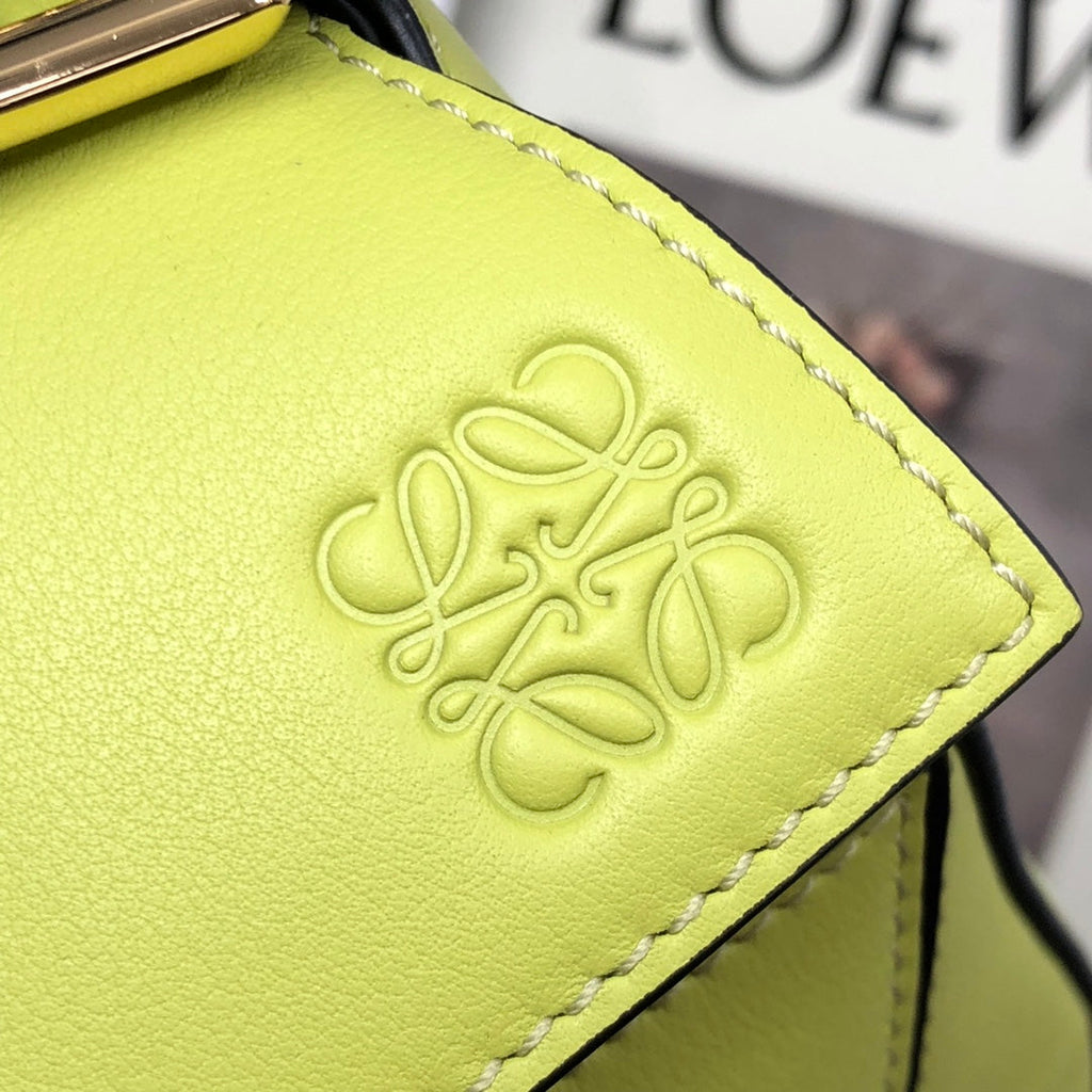 Loewe Small Puzzle 24 Bag in Classic Meadow Green Calfskin