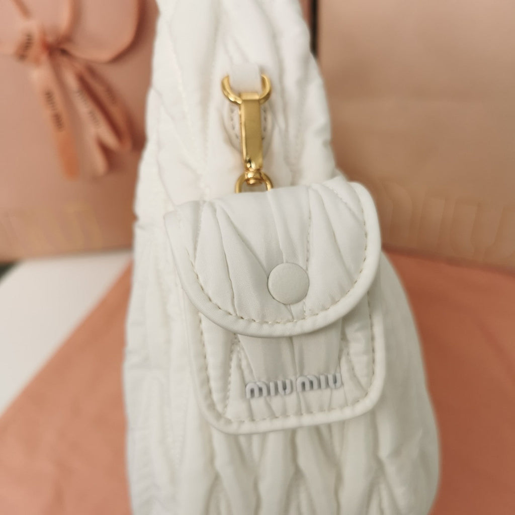 Wander 28 Bag in White Eco - Friendly Nylon