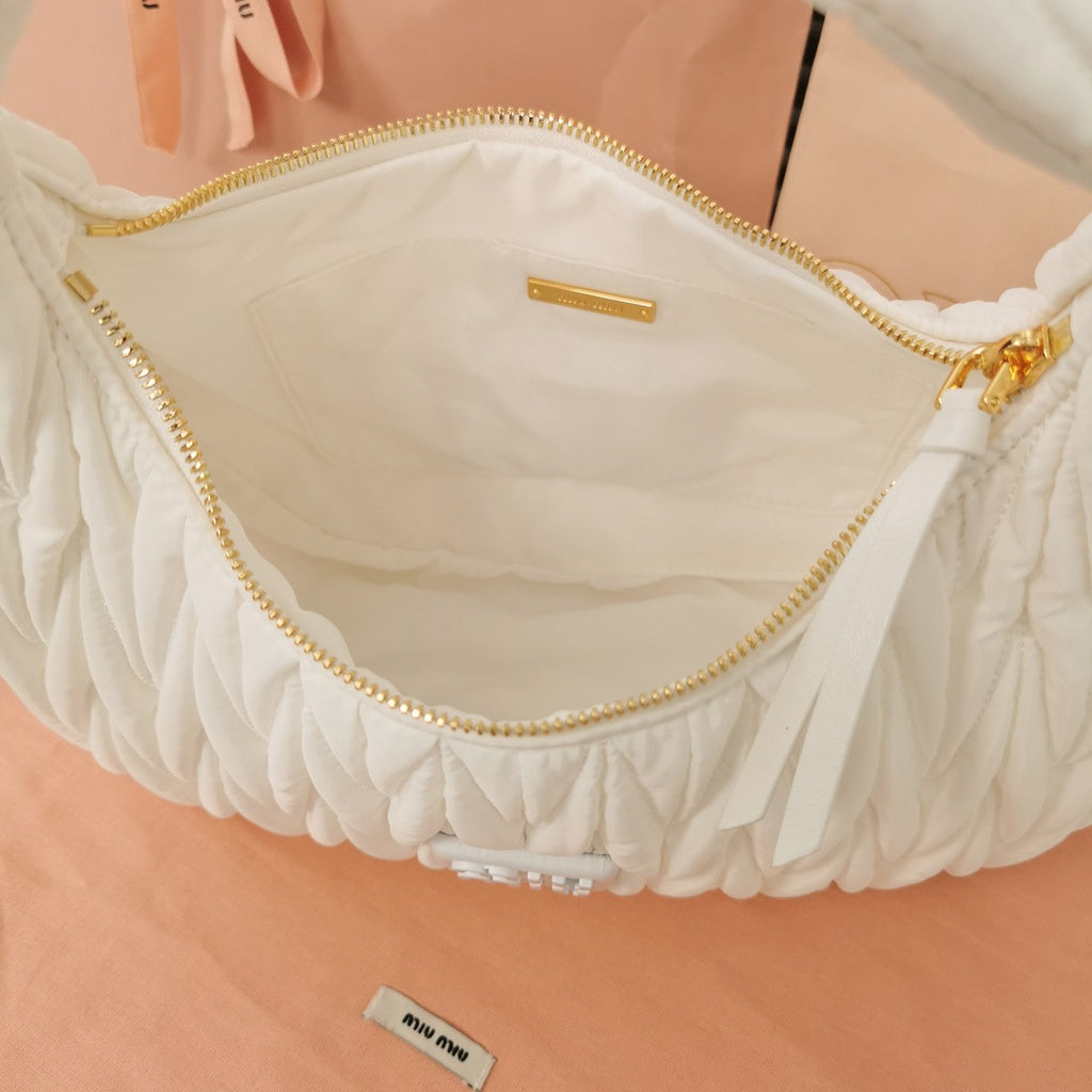 Wander 28 Bag in White Eco - Friendly Nylon