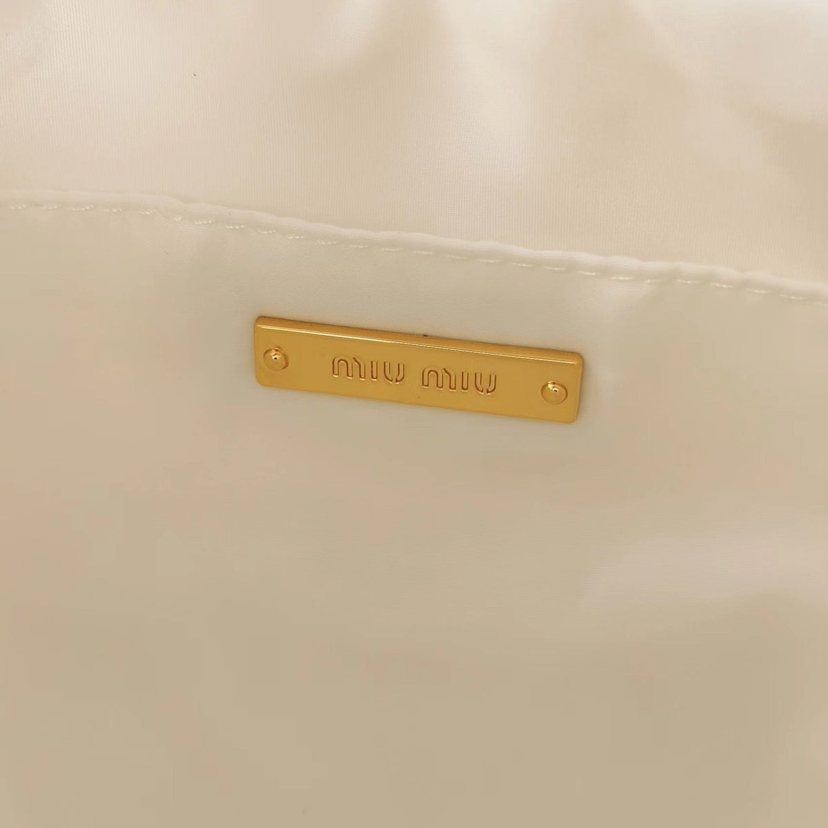 Wander 28 Bag in White Eco - Friendly Nylon