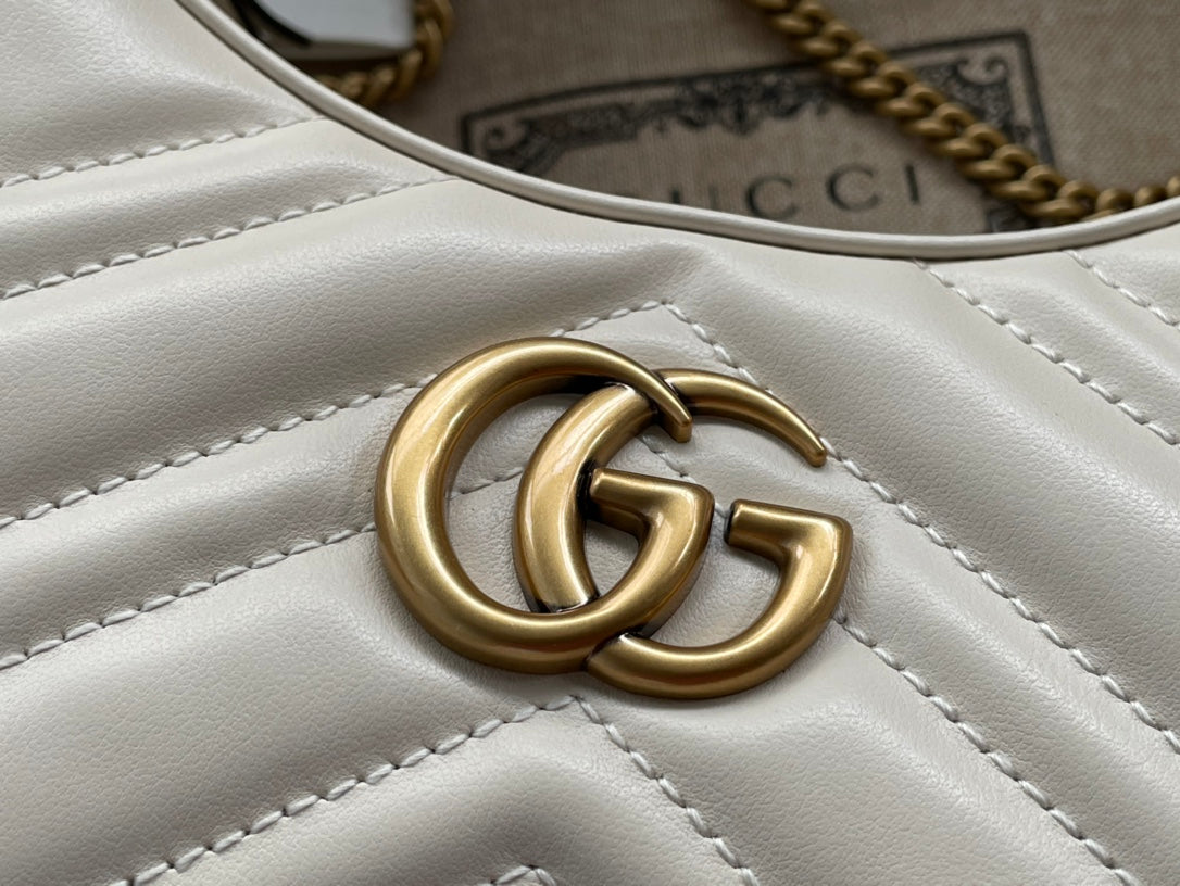 Gucci Marmont Shoulder Bag 21 in White Calfskin Gold Hardware