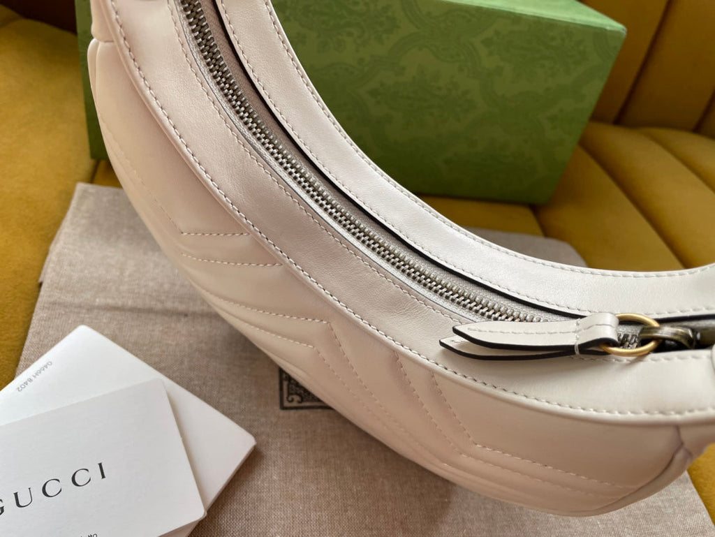 Gucci Marmont Shoulder Bag 21 in White Calfskin Gold Hardware