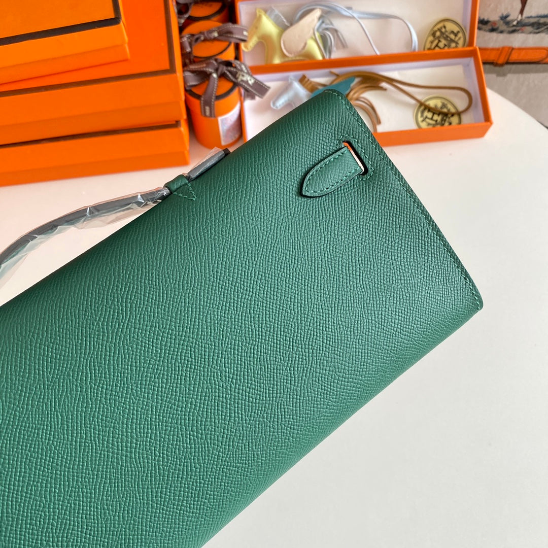 Hermes Kelly Cut 31 in Green Forest Calfskin with Gold Hardware Bag