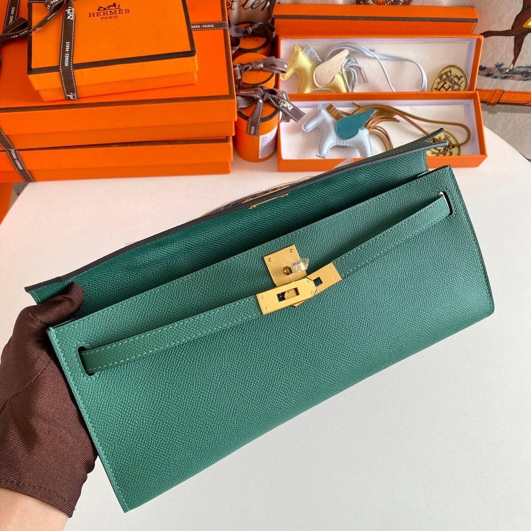 Hermes Kelly Cut 31 in Green Forest Calfskin with Gold Hardware Bag