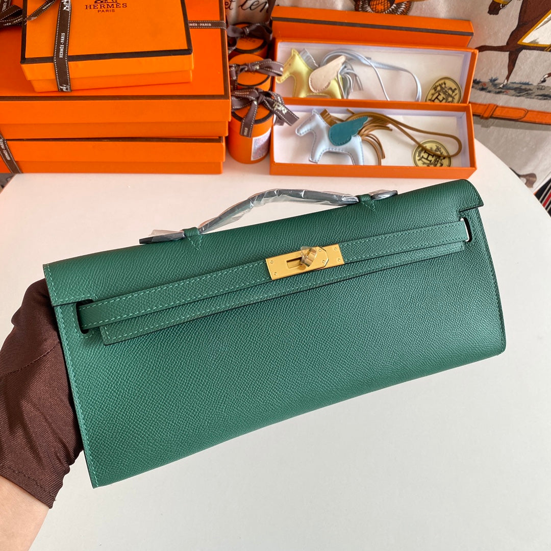 Hermes Kelly Cut 31 in Green Forest Calfskin with Gold Hardware Bag