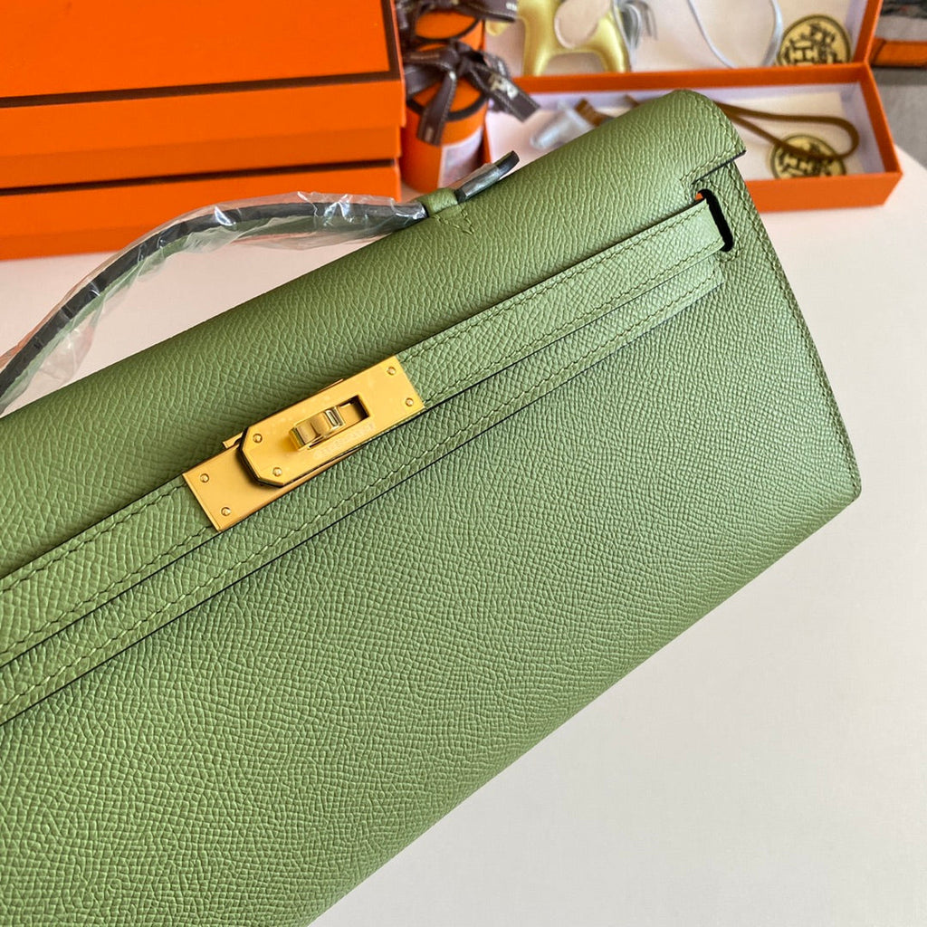 Hermes Kelly Cut 31 in Apple Green Calfskin with Gold Hardware Bag