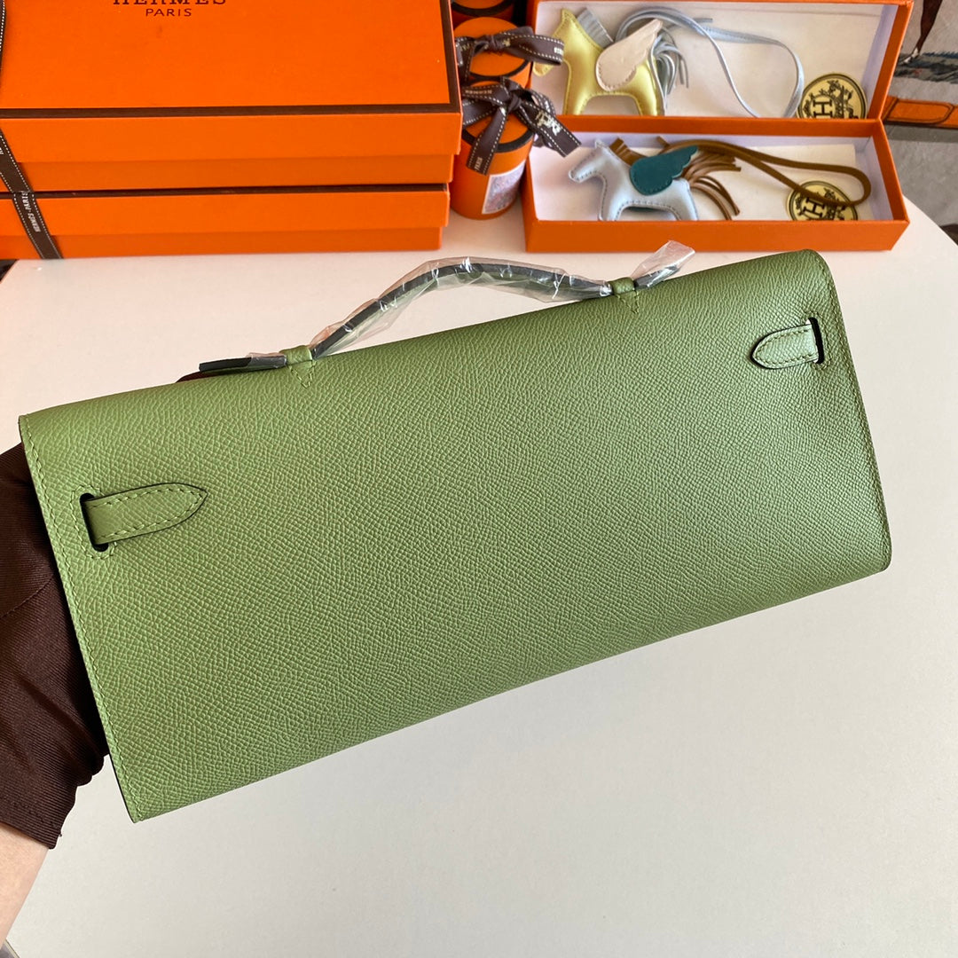 Hermes Kelly Cut 31 in Apple Green Calfskin with Gold Hardware Bag