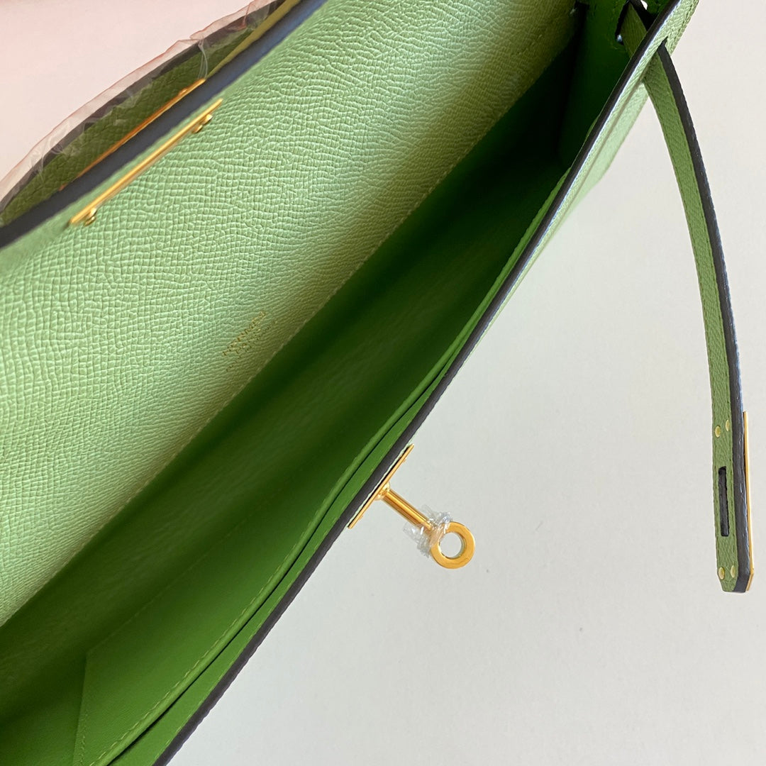 Hermes Kelly Cut 31 in Apple Green Calfskin with Gold Hardware Bag