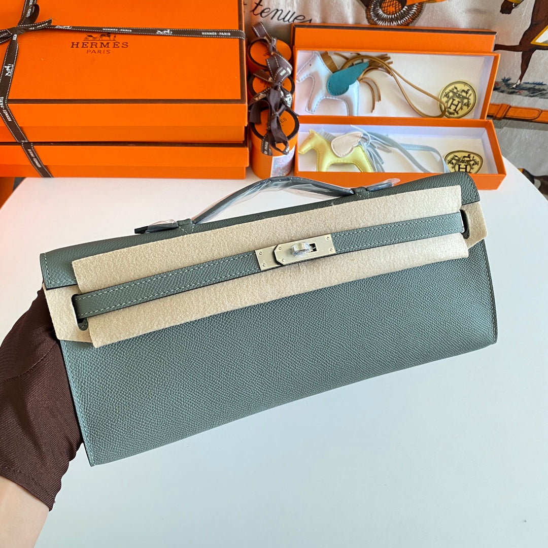 Hermes Kelly Cut 31 in Seafoam Green Calfskin with Silver Hardware Bag