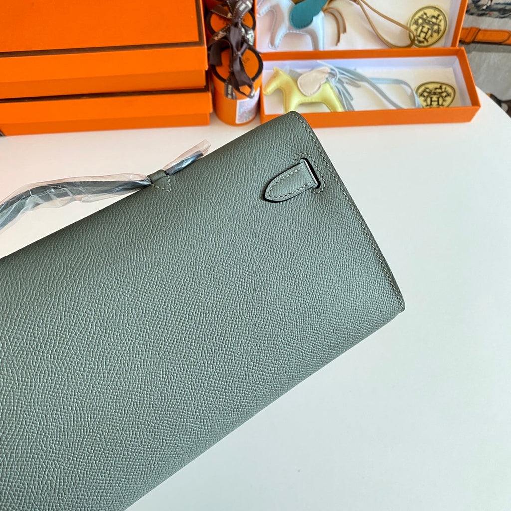 Hermes Kelly Cut 31 in Seafoam Green Calfskin with Gold Hardware Bag