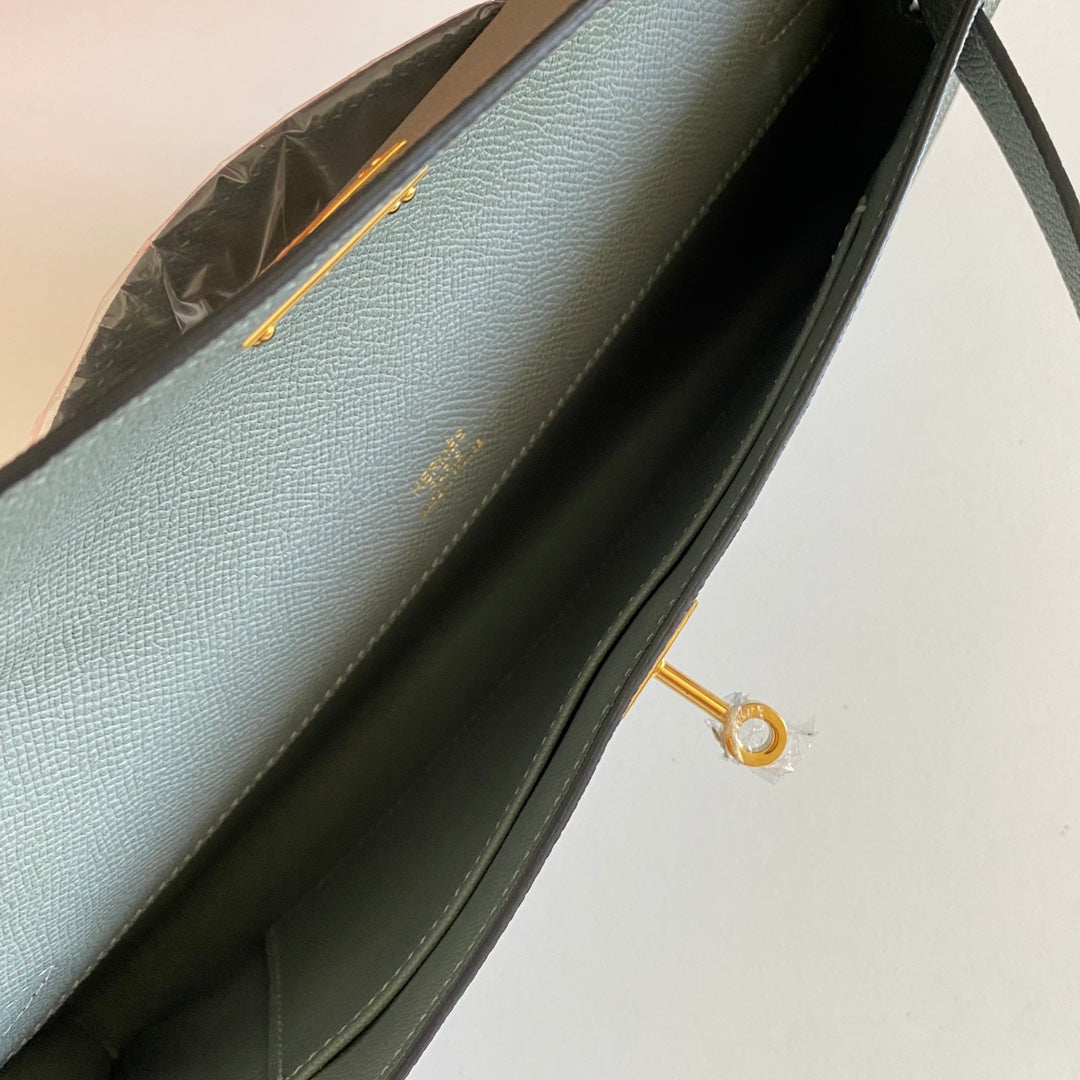Hermes Kelly Cut 31 in Seafoam Green Calfskin with Gold Hardware Bag