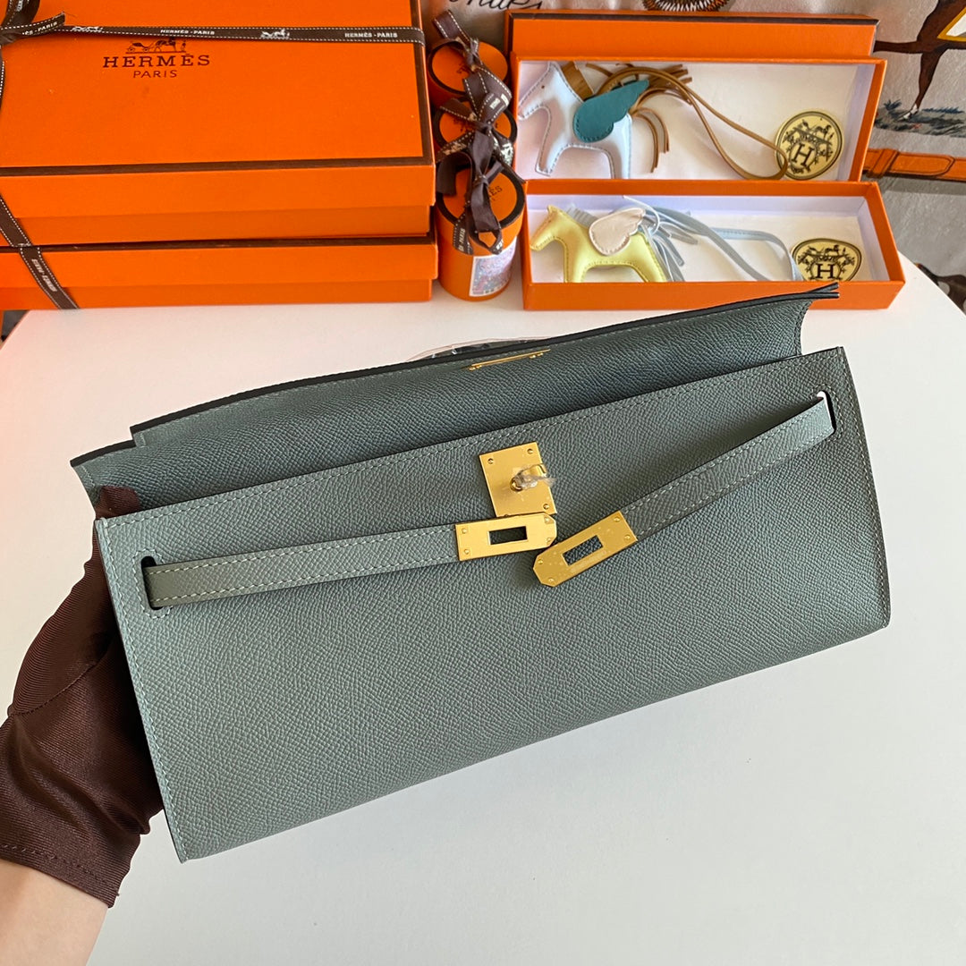 Hermes Kelly Cut 31 in Seafoam Green Calfskin with Gold Hardware Bag