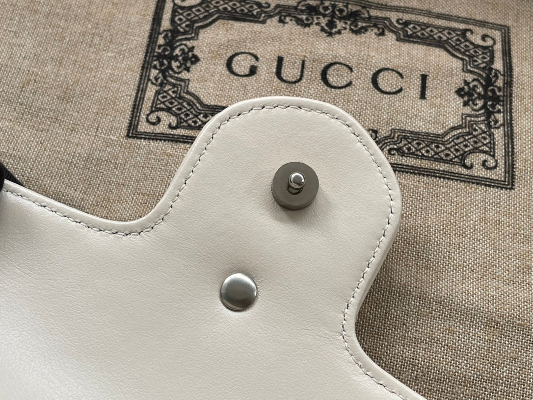 Gucci Marmont Mini Handbag 16 in White Calfskin