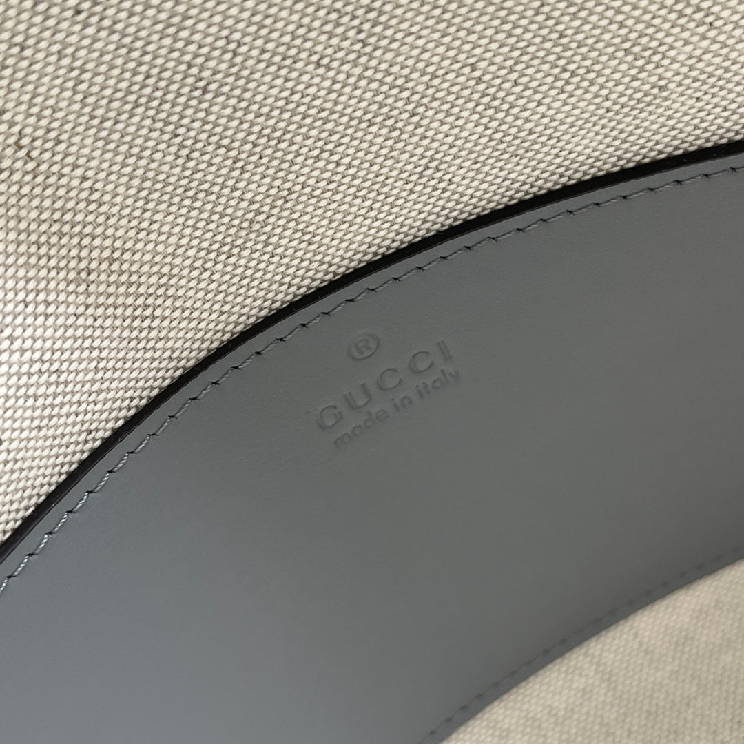 Gucci Matelassé Leather Shoulder Bag 23 in Gray Embossed Calfskin Gold Hardware